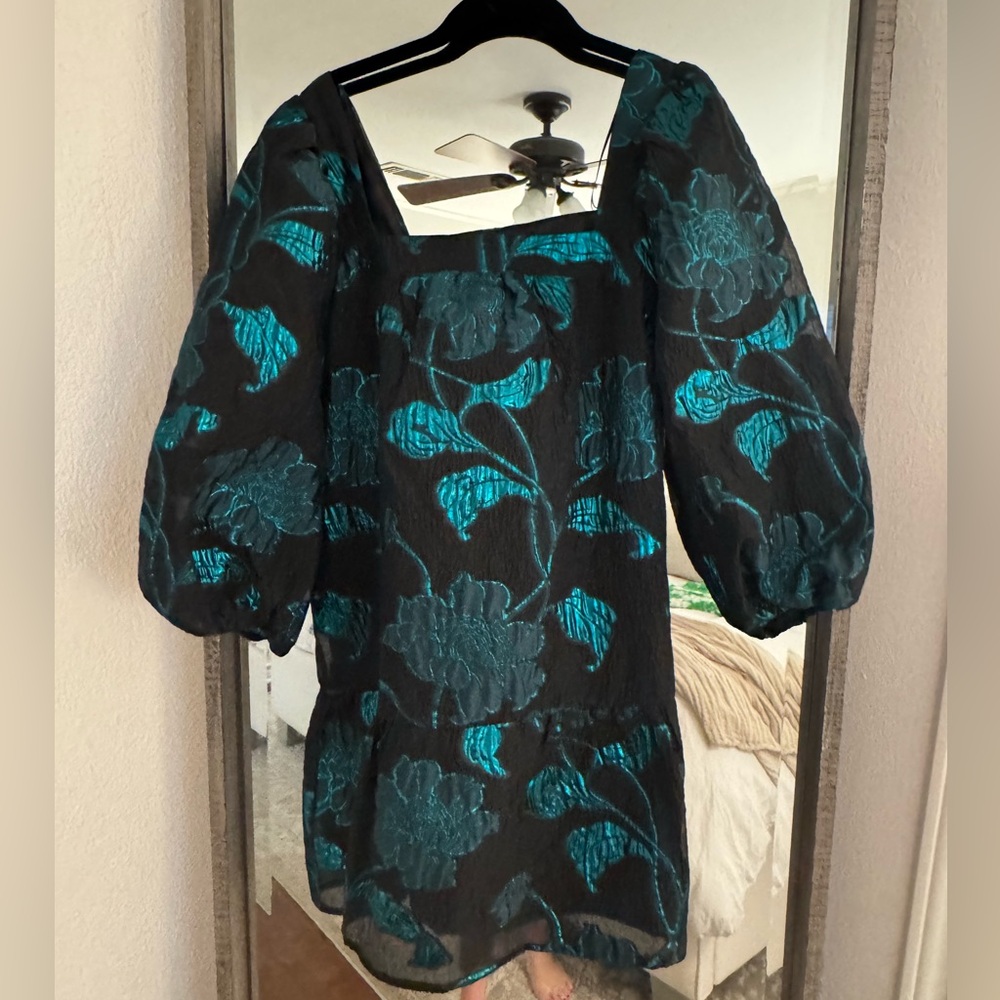 FUN green and black dress! Perfect for a nicer winter occasion